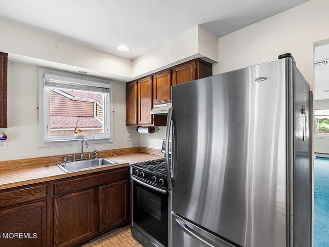 Building Photo - 43 Freeport Ct