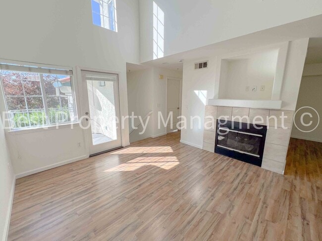 3 Bedrooms/ 3 Bathrooms; 1,720 Square Foot... - 3 Bedrooms/ 3 Bathrooms; 1,720 Square Foot... House