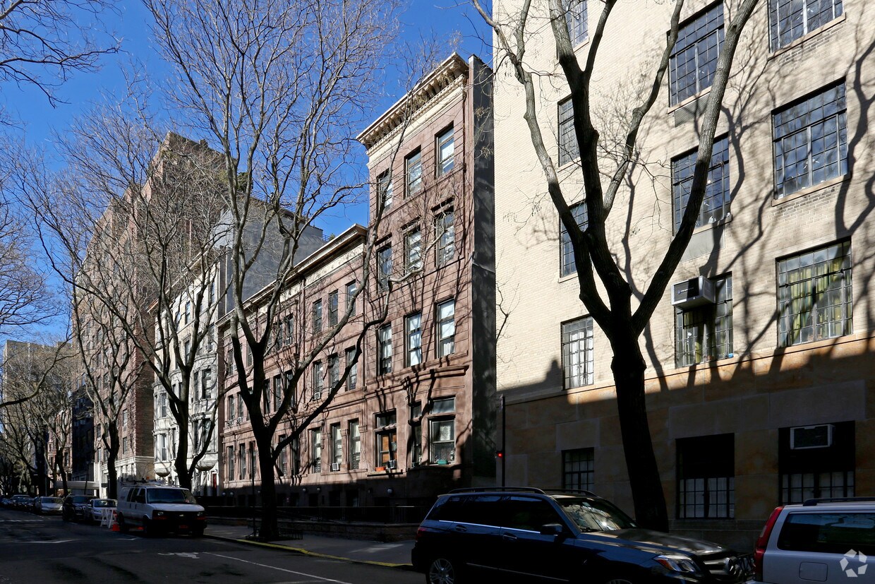 Primary Photo - 15 W 90th St