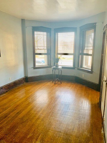 Foto del edificio - 8331 S South Shore Dr