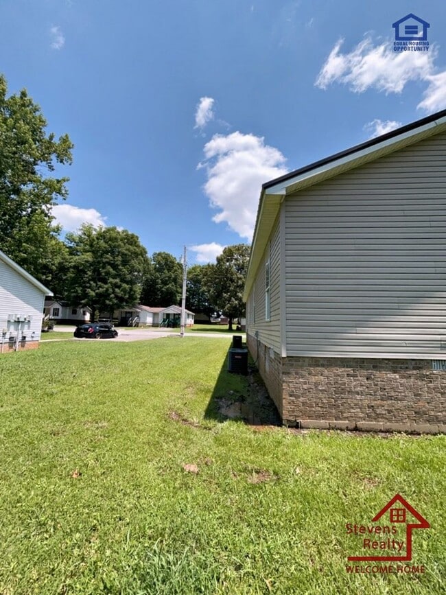 Building Photo - 876 Bybee Branch Rd
