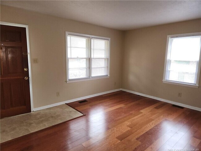 Building Photo - 905 Miller Ave