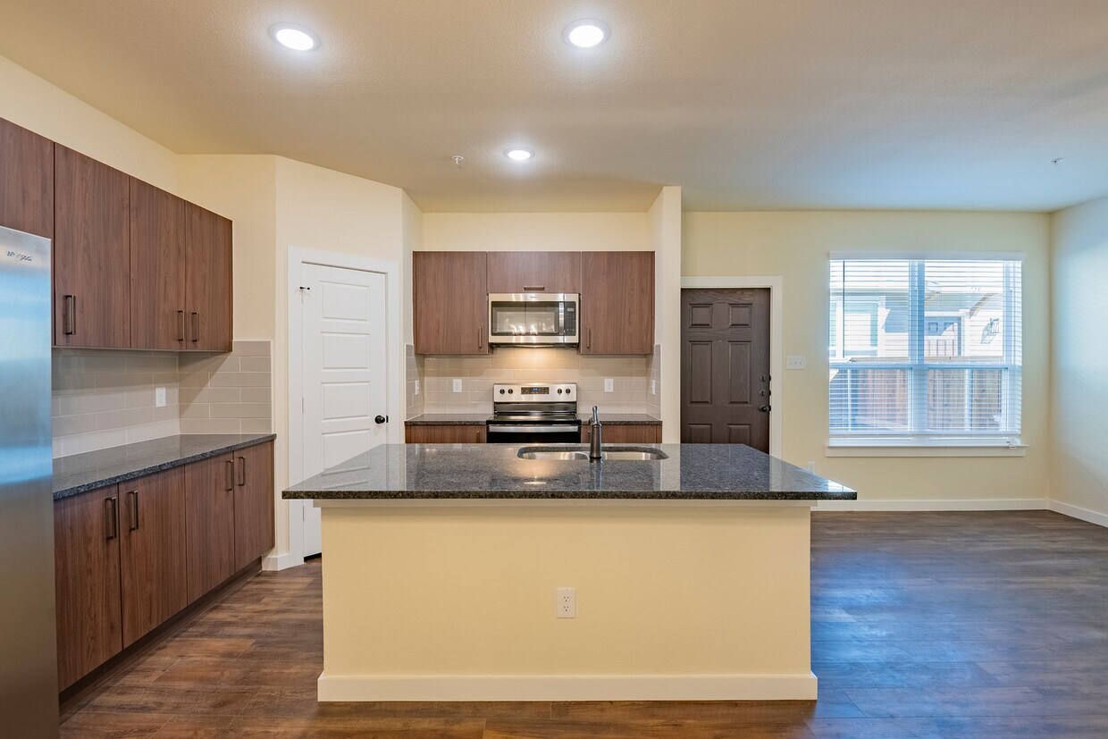 Primary Photo - AVAILABLE NOW! GORGEOUS 2 BEDROOM FOUR PLE...