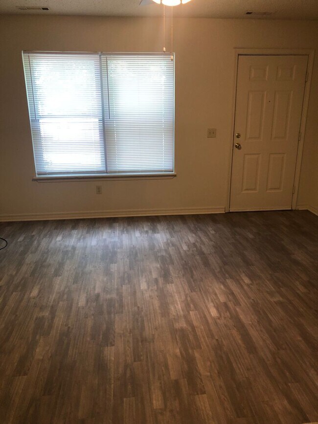 Foto del edificio - Cozy 4 Bed 2 Bath Home just off the west side of U of A Campus