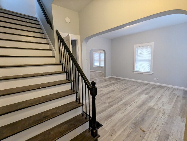 Foto del edificio - Renovated 3 Bedroom House in Heart of Hami...