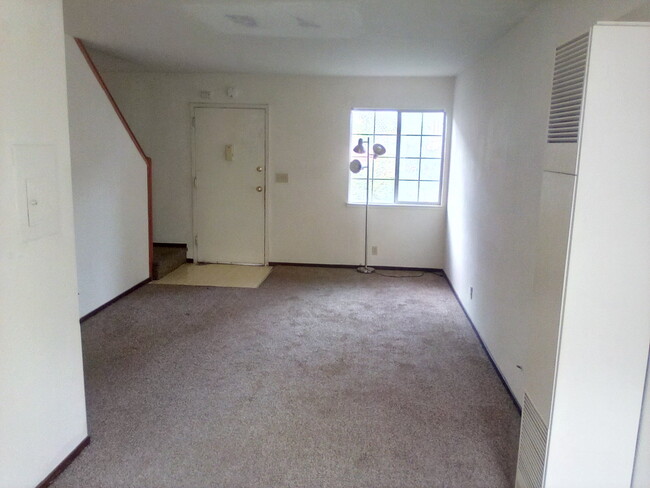 Building Photo - 111 Crolls Garden Ct