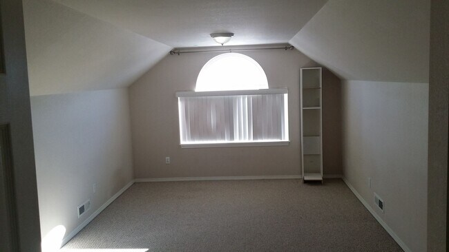 Building Photo - 2503 Lily Dr