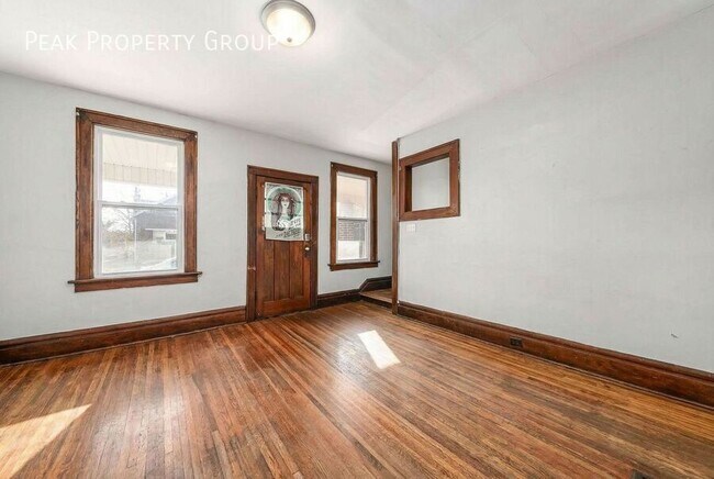 Foto del edificio - 396 E Northwood Ave