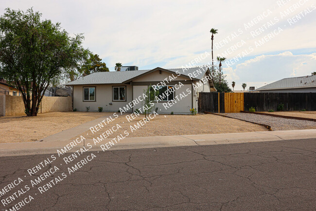 Building Photo - Newly Remodeled 3 bedroom home in Glendale!