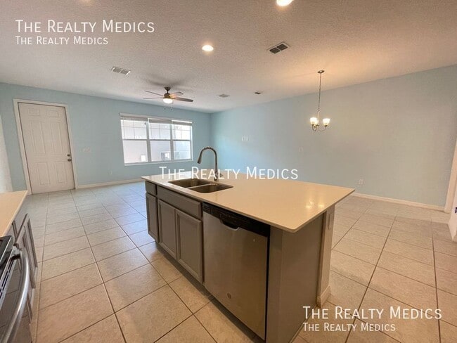 Foto del edificio - 7742 Bowery Dr