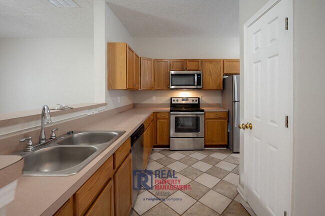 Building Photo - Modern 2-Bedroom Townhome in Prime Carters...