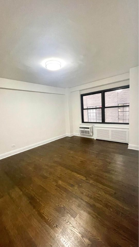 Foto del edificio - 157 E 57th St