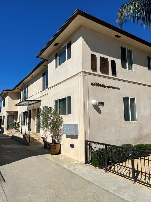 Foto del edificio - 1117 Cochran Ave