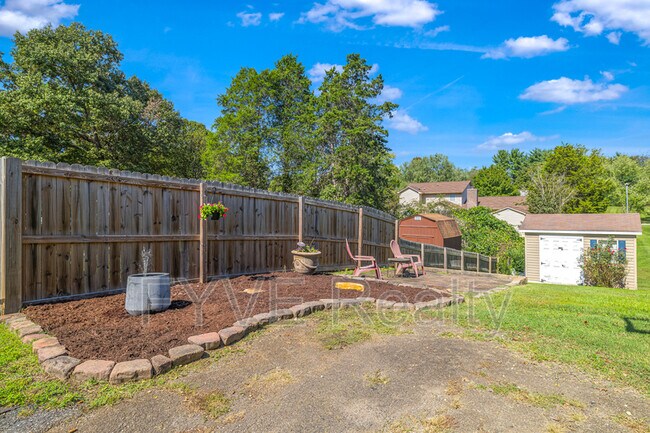 Building Photo - 1428 Bexhill Dr