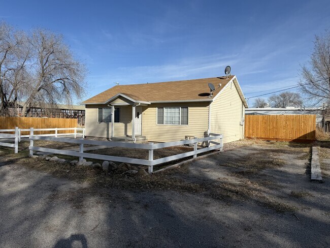 Foto del edificio - 84 W Main St