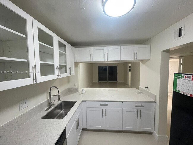 Foto del edificio - 7925 Fairview Dr