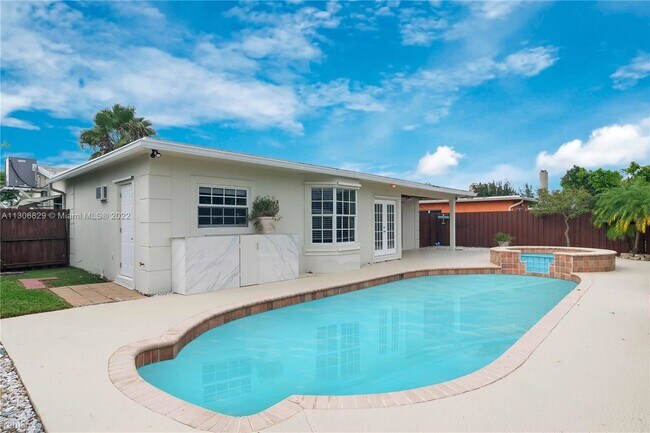 Building Photo - 4 br, 2 bath House - 4640 SW 42nd Ter
