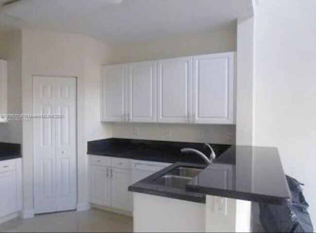 Foto del edificio - 7332 NW 112th Ct