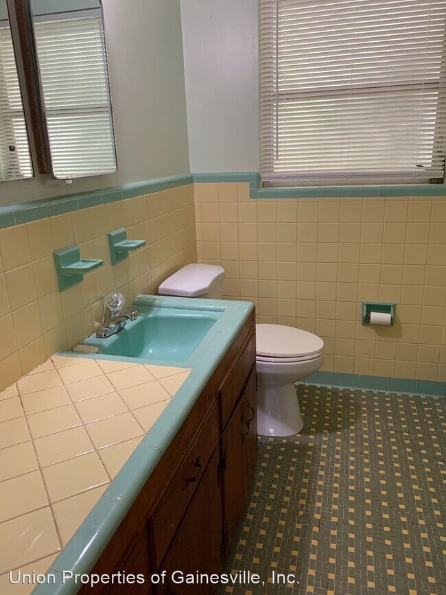 Building Photo - 3 br, 1 bath House - 1025 NE 4th Street