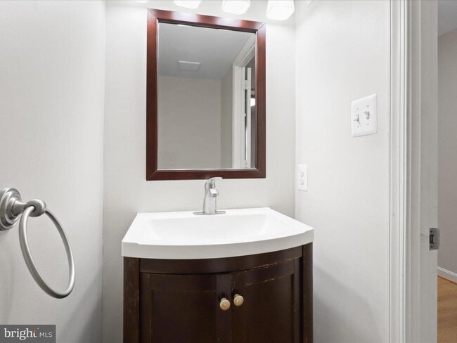 Building Photo - 2305 McGregor Ct