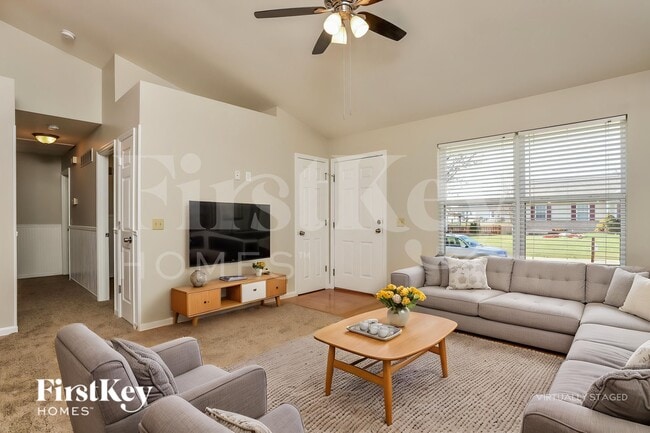 Building Photo - 70 Fawn Oaks Dr