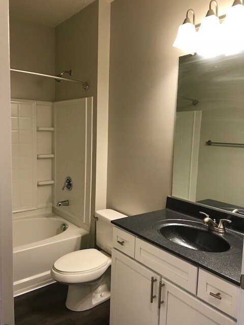 Building Photo - Regal- 3 Bedroom, 2 Bathroom- 1320 sqft
