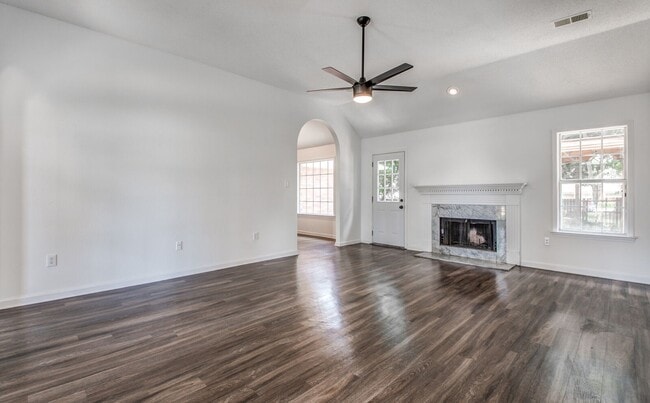 Building Photo - 5624 Annandale Dr