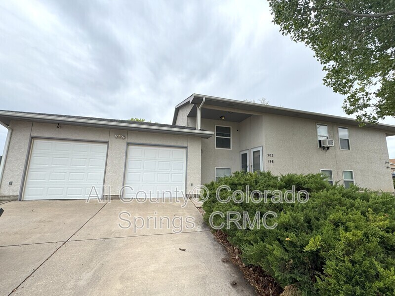 Foto principal - 202 S Empress Dr