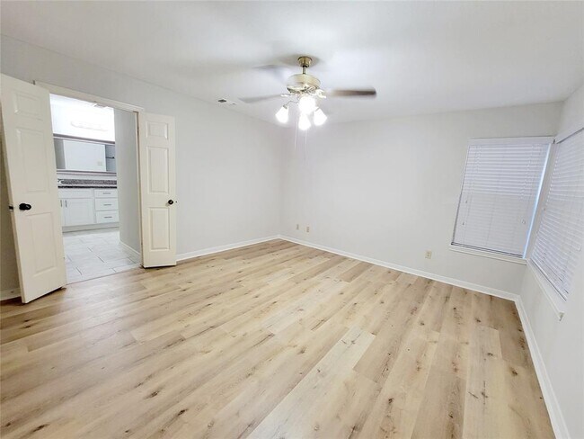 Foto del edificio - 2911 Pepperwood Dr