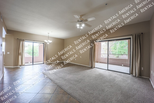 Foto del edificio - 9555 E Raintree Dr