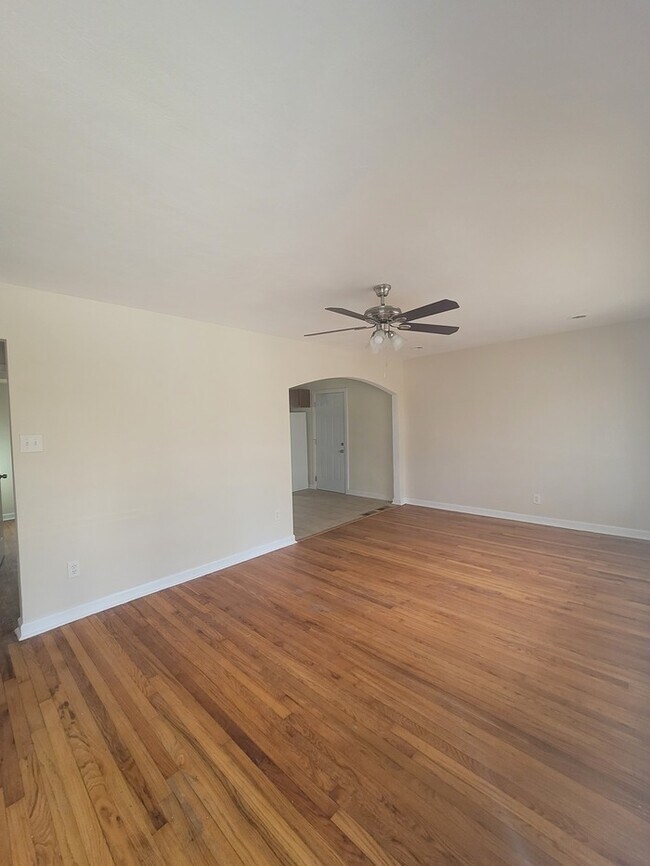 Foto del edificio - 8430 Falmouth Dr