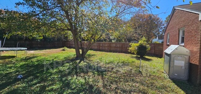 Foto del edificio - 332 Brightwood Ave