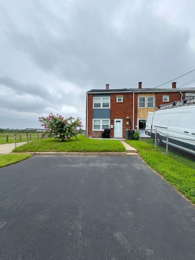 Foto del edificio - 2113 Larkhall Rd