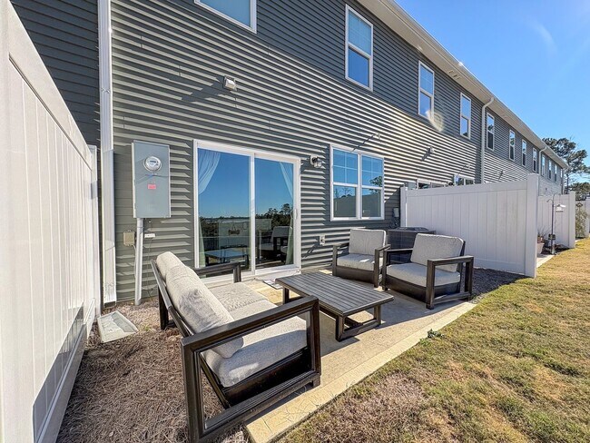 Foto del edificio - Breathtaking Water Views!