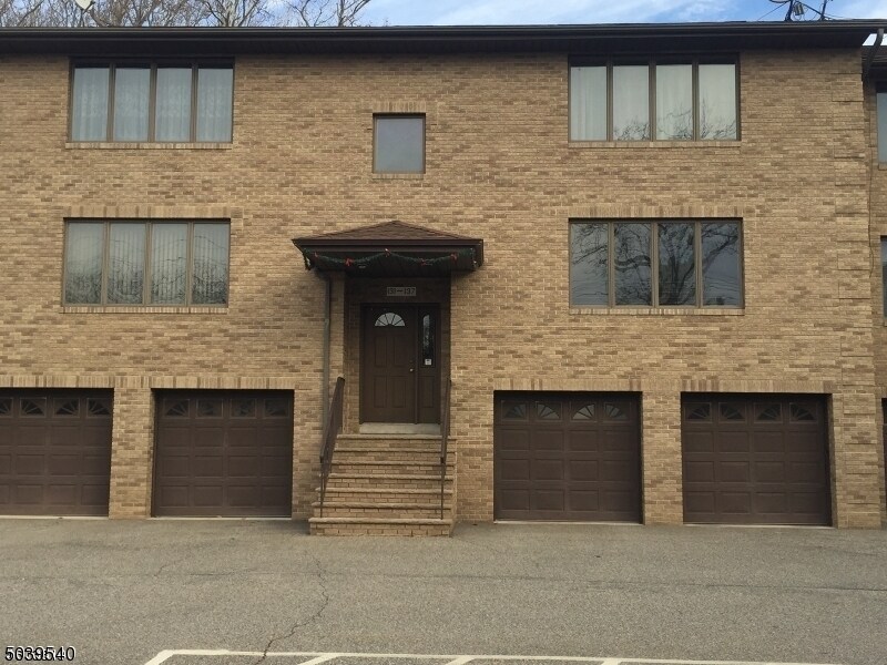Primary Photo - 135 River Rd