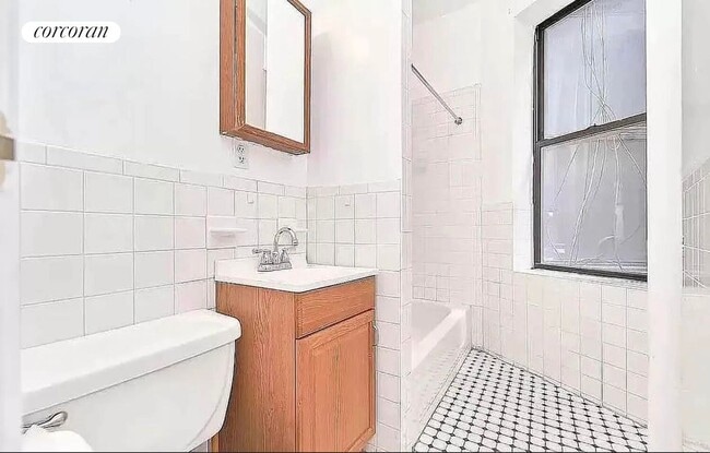 Foto del edificio - 230 E 25th St