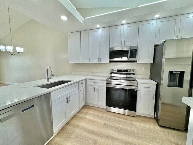 Foto del edificio - ** BRADSTROM AT LELY ** 3 BED / 2 BATH - CONDO - LIKE NEW! - GREAT LOCATION - ANNUAL RENTAL