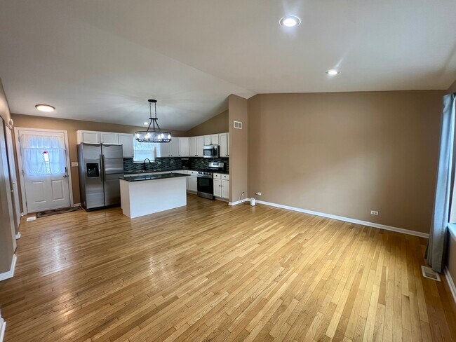 Building Photo - 2610 S Elmkirk Park