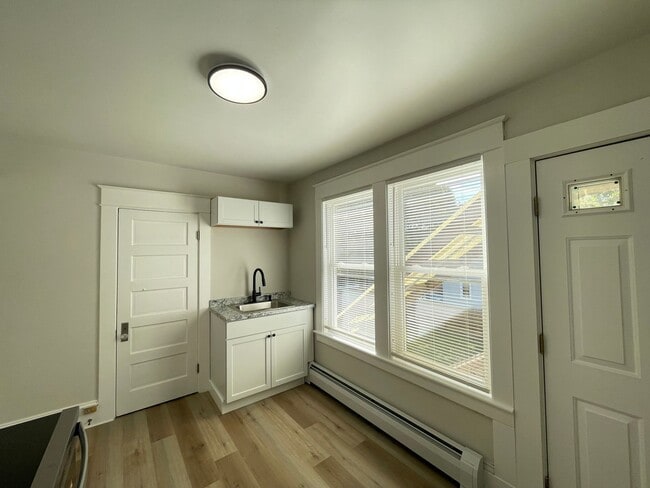 Building Photo - 55 Henriette St