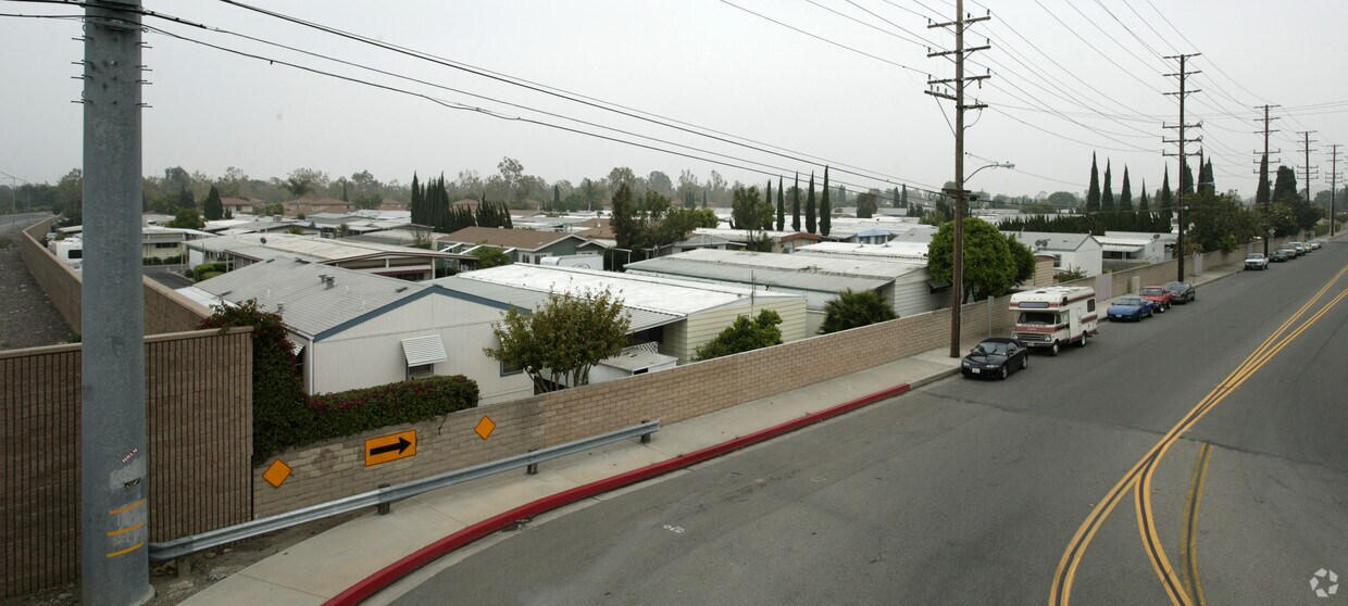 Primary Photo - 14092 Browning Ave