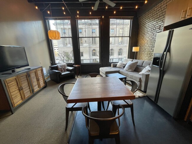 Foto del edificio - Beautiful Furnished Downtown Loft