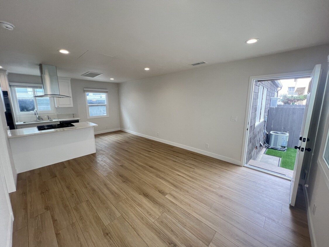 Light Bright Interior - 110 Driftwood St