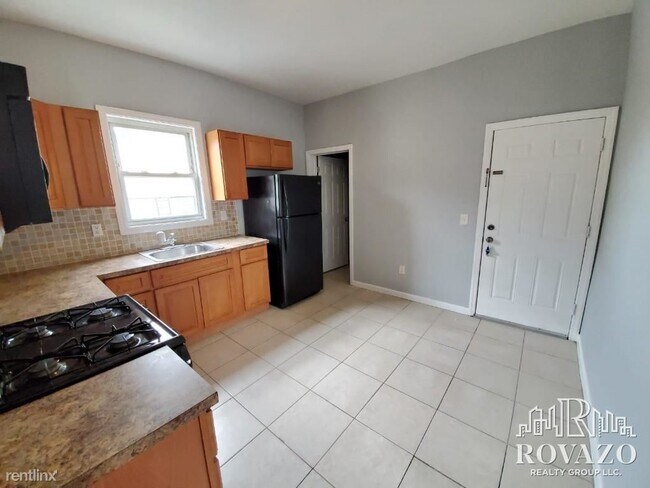 Building Photo - 3 br, 2 bath Apartment - 169 S 10th St # 3