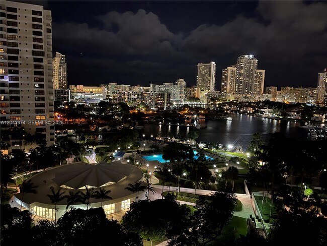 Foto del edificio - 600 Three Islands Boulevard