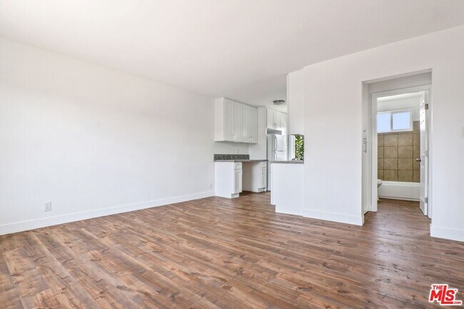 Foto del edificio - 1212 W 107th St