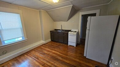 Building Photo - 345 Melville St