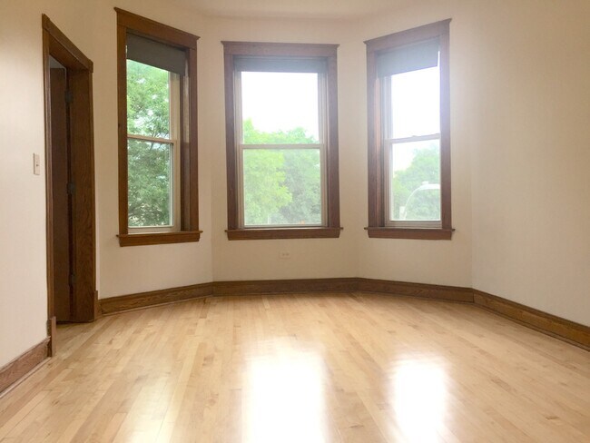 Foto del edificio - 2318 S Marshall Blvd