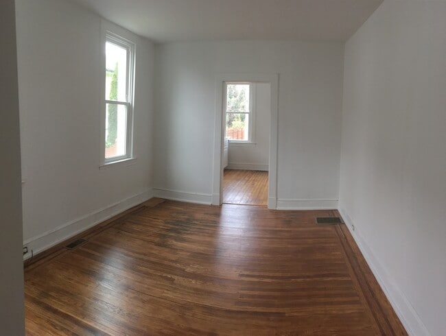 Building Photo - 2904 Chesley Ave