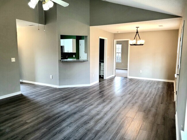Building Photo - 113 Tall Willow Dr