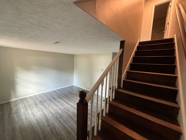 Foto del edificio - 2 Bedrooms- 1.5 Bathroom- Town House in We...
